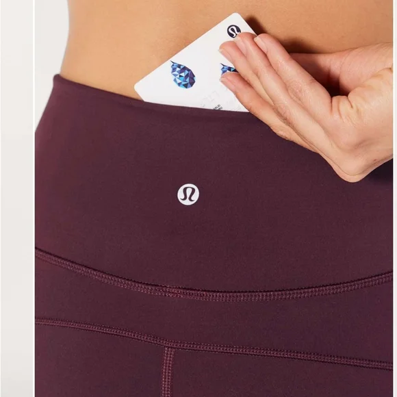 LULULEMON In Movement Crop *Everlux 19"
Garnet - Picture 3 of 7